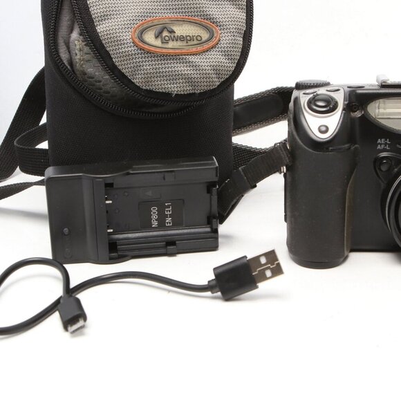 Vintage Nikon Coolpix 5000 5MP Digital Camera Swivel LCD Y2K Video Photography - Picture 9 of 14